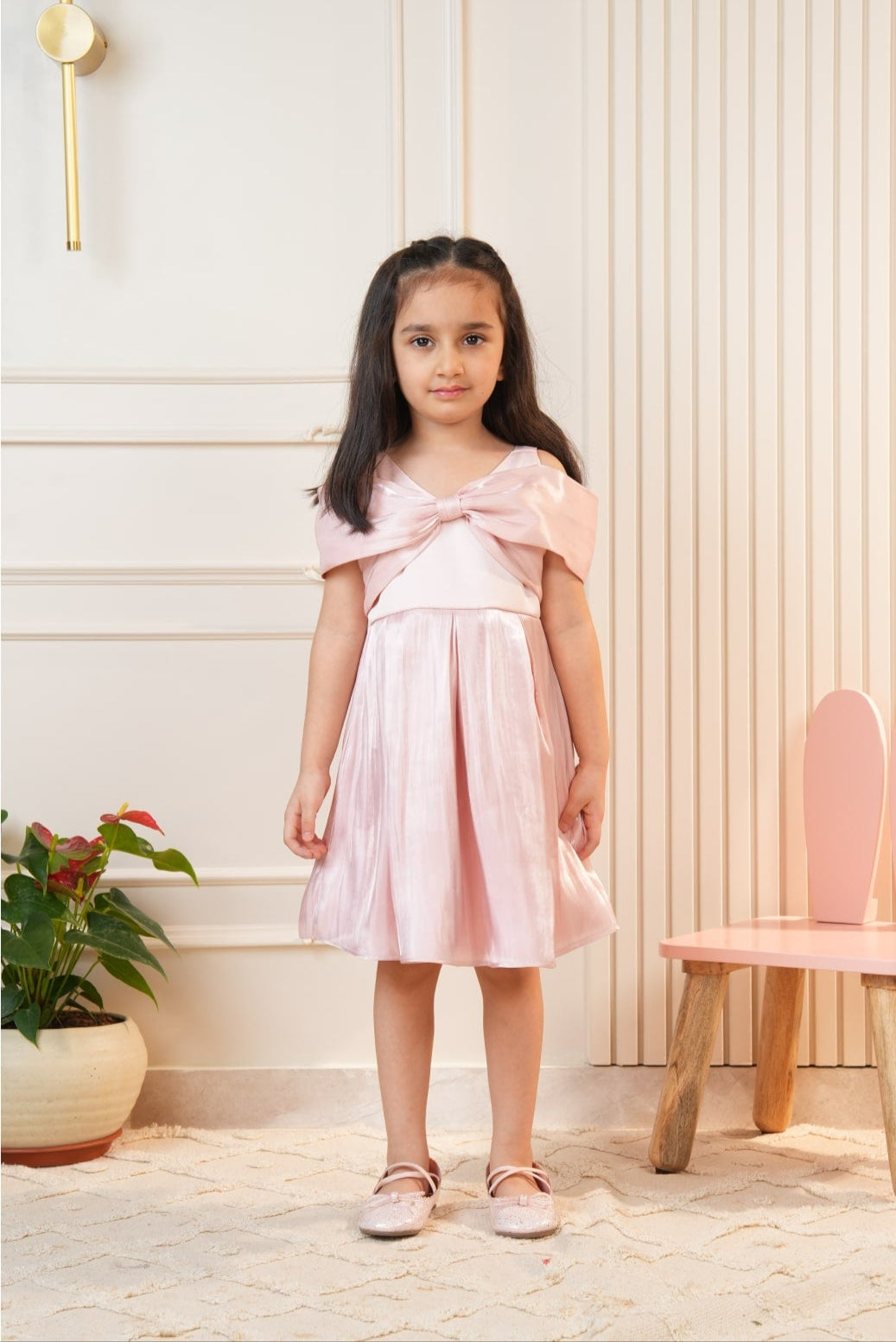 Pink bow pleated dress