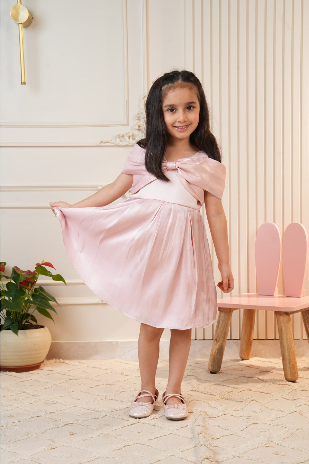 Pink bow pleated dress